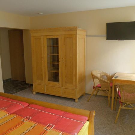 Bed and Breakfast Am Lindenbaum Зебниц Номер фото