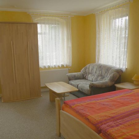 Bed and Breakfast Am Lindenbaum Зебниц Номер фото