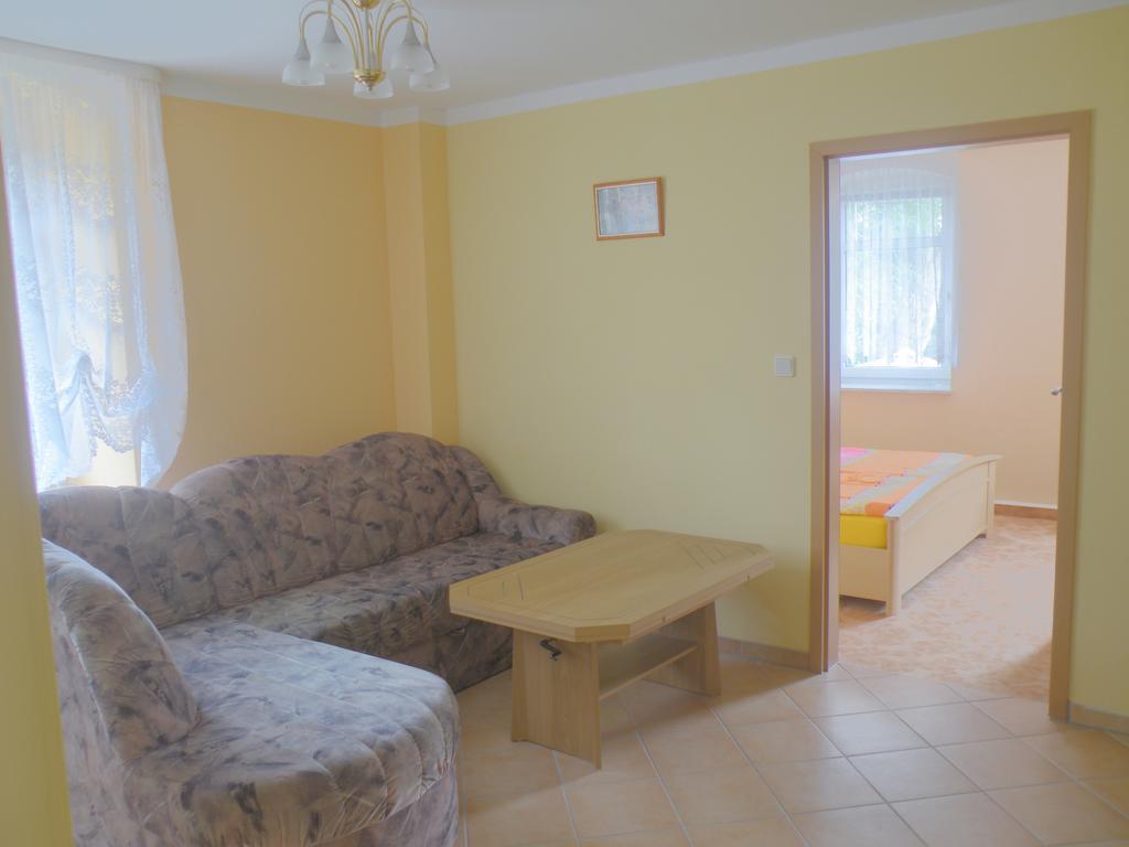 Bed and Breakfast Am Lindenbaum Зебниц Номер фото