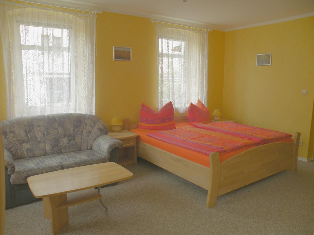 Bed and Breakfast Am Lindenbaum Зебниц Номер фото
