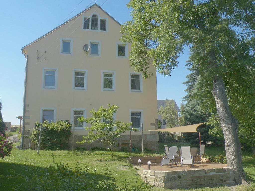 Bed and Breakfast Am Lindenbaum Зебниц Экстерьер фото